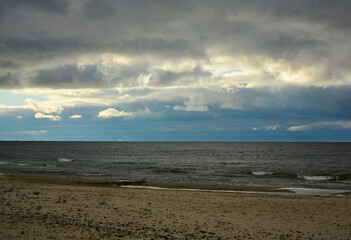 burzowe chmury nad morzem, pejzaż nadmorski, storm clouds over the sea, seaside landscape,