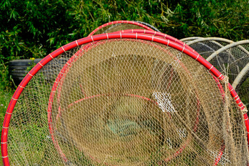 sieć rybacka na brzegu, suszące sie na brzegu sieci rybackie, fishing net on the shore, fishing net drying, Fishing net in the harbor, Fishing nets dry on shore,