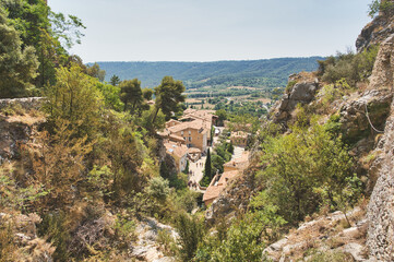 Obraz premium Moustiers-Sainte-Marie, Provence Alpes Côte d'Azur, France Medieval village Moustiers Sainte Marie.