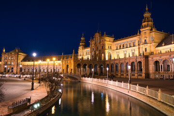 Naklejka premium romantic night view of plaza de espana, Granada, Spain