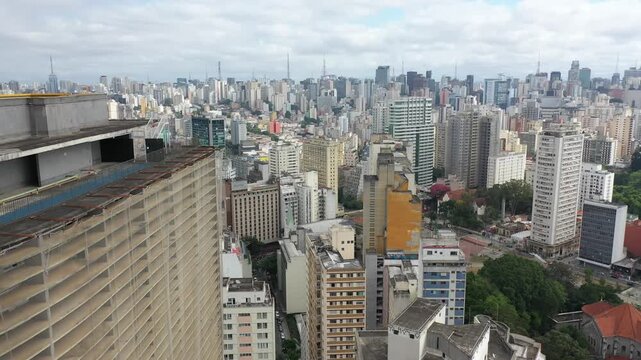 Aerial view of Edificio Copan and Edificio Italia in S&atilde;o Paulo, Brazil, showcasing the iconic architecture and surrounding cityscape.