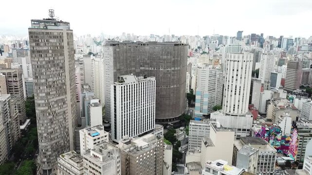 Drone shot of Edificio Copan and Edificio Italia in S&atilde;o Paulo, Brazil, with a view of the urban surroundings.