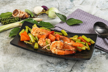 Prawn with asparagus and spices