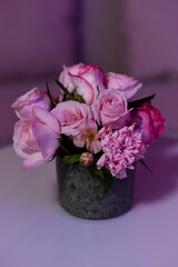 pink roses in vase, pink roses in a glass, bouquet on the table, bouquet of roses, bouquet of pink roses, decoration with flowers, table with flower arrangement, table with flowers
