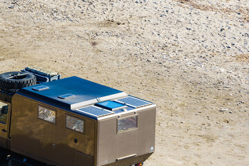 Lorry motorhome camping on beach © Voyagerix