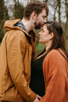 Husband kissing wife forehead