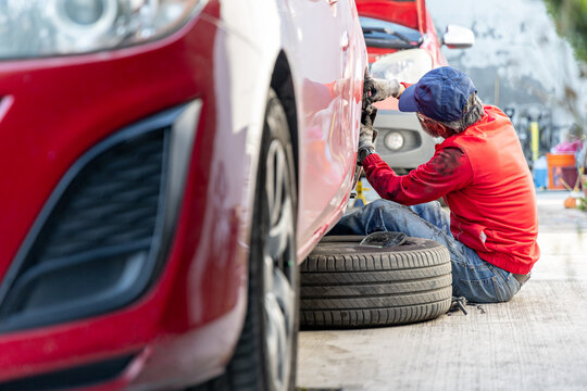 Professional mechanic uses his tools to change the brake pads of a car