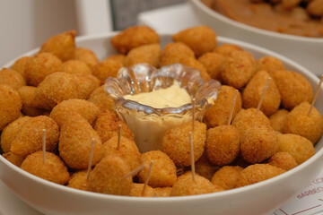 chicken nuggets in a bowl, coxinha, chicken drumstick, snack, finger food
