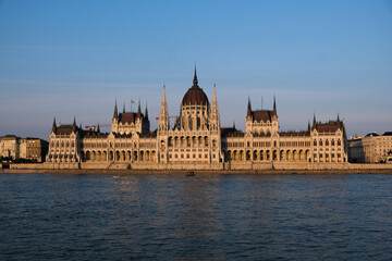 Fototapeta premium parlamento de budapest por do sol