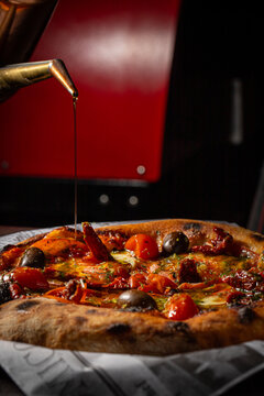 pizza/ pizzer&iacute;a / oliva / aceite de oliva / aceitera