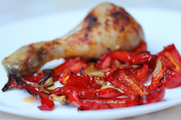 grilled red pepper with chicken and onions, grilled paprika with chicken wings