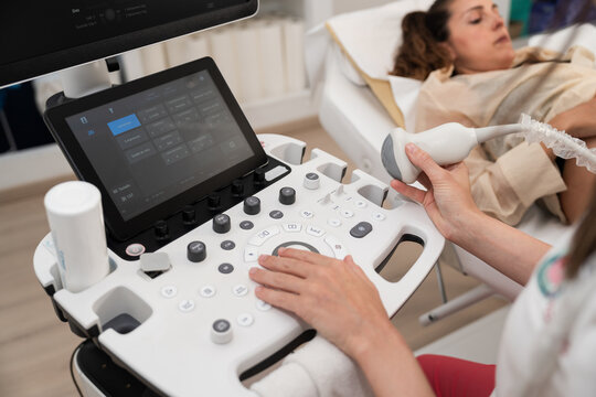Ultrasound procedure in modern clinic