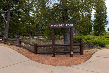 The Yovimpa Point hiking trail in Bryce Canyon National Park, Utah. You can access this from the Rainbow Point Parking Lot at the end of the Southern Scenic Drive.