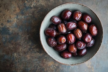 Obraz premium Sukkari Dates in a bowl, Top View