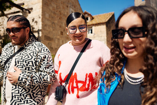 Friends chat on their sightseeing tour
