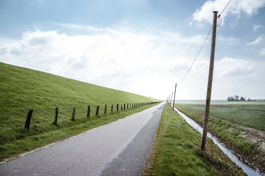 Road at dyke