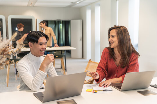 Bussines Collaboration In Modern Office