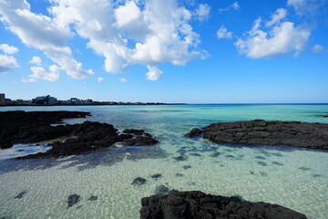 clear shoaling beach and charming clouds