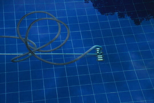 Pool cleaning device underwater