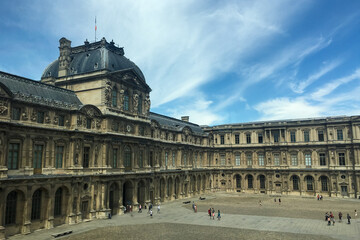  Louvre Museum