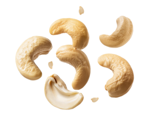 Cashewkerne fallend isoliert auf weißen Hintergrund, Freisteller, Transparent 