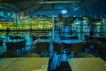 シドニー湾のカフェテラス