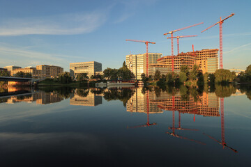 Boomtown Berlin; Sommermorgen am Nordhafen mit Blick zur Europacity