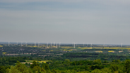 Farma wiatrowa energia przyszłości, odnawialne źródła energii,tani ekologiczny prąd  © Paweł Kacperek