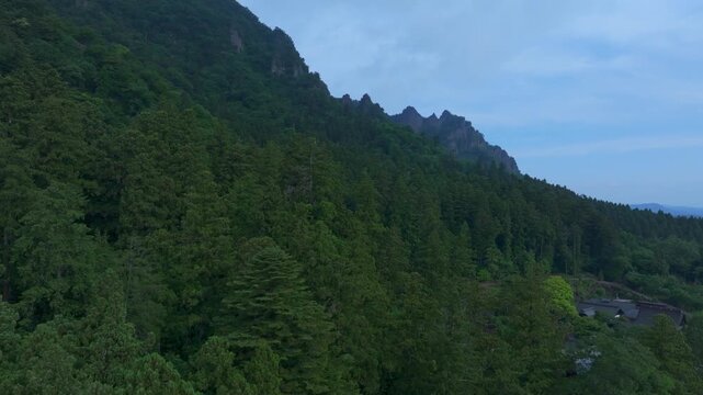 妙義山の迫力あるドローン空撮_001