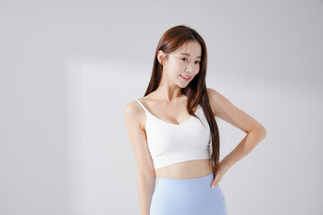 スポーツウェアを着た美しい女性のスタイリッシュなポートレート
