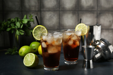 Fototapeta premium Glasses of cold Cuba Libre cocktail on table