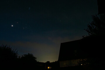 Jupiter ascends in the nightsky in the early morning hours in Germany