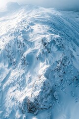 Obraz premium Snow-covered mountain ridges with breathtaking icy cliffs