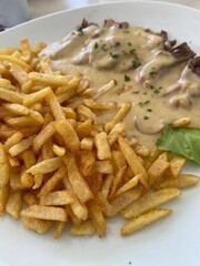 Filets de magret de canard et frites