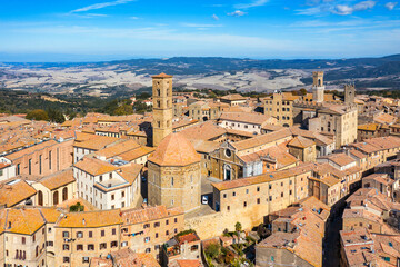 Fototapeta premium Tuscany, Volterra town skyline, church and panorama view. Maremma, Italy, Europe. Panoramic view of Volterra, medieval Tuscan town with old houses, towers and churches, Tuscany, Italy.