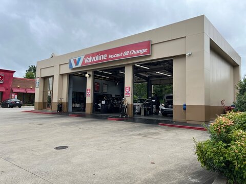 Valvoline Instant Oil Change location in the Cotswold area of Charlotte, North Carolina
