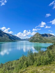 green lake in the mountains