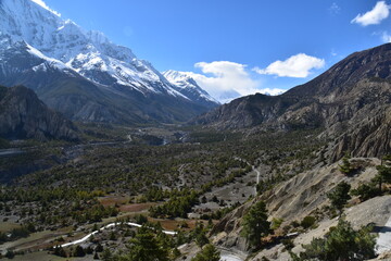 Naklejka premium Hiking the Annapurna Circuit among the tallest mountains in the world in Nepal, Himalaya