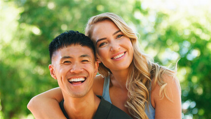 Naklejka premium Happy Couple Smiling Outdoors in Bright Green Park During Daytime