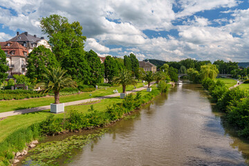Fototapeta premium Kurpark und Rosengarten im Staatsbad Bad Kissingen, Unterfranken, Franken, Bayern, Deutschland