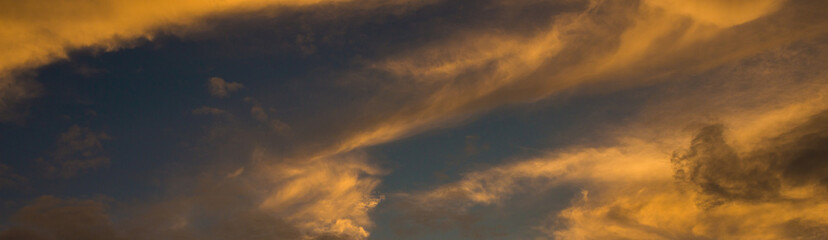 paisaje escénico de cielo de atardecer 