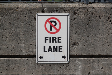 Fire lane danger no parking sign