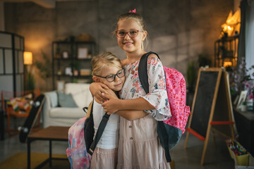 Obraz premium Portrait of young girls children with backpack, ready for school