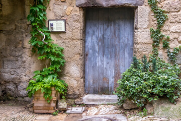 Hausfassade in Bonnieux, Provence