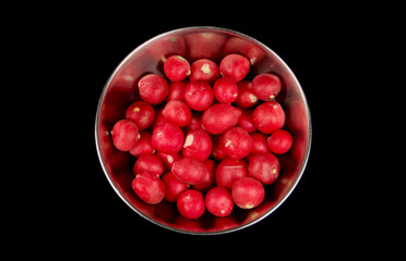 Gewaschene Radieschen in der Schüssel