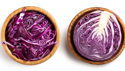 Obraz premium Red Cabbage in wooden bowl isolated on white background