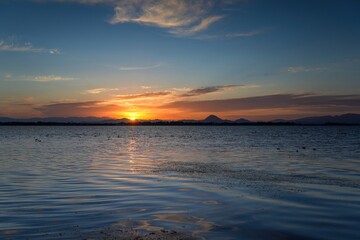 Fototapeta premium 琵琶湖の夜明けの情景