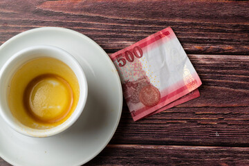 Empty coffee cup and bung on a wooden table