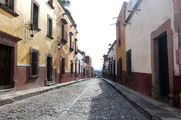 Obraz premium Streets of San Miguel de Allende, Guanajuato, a colonial city in Mexico famous for its architecture, restaurants and cultural festivals
