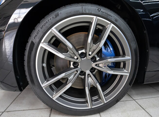 Wheel with alloy rim for a stylish car